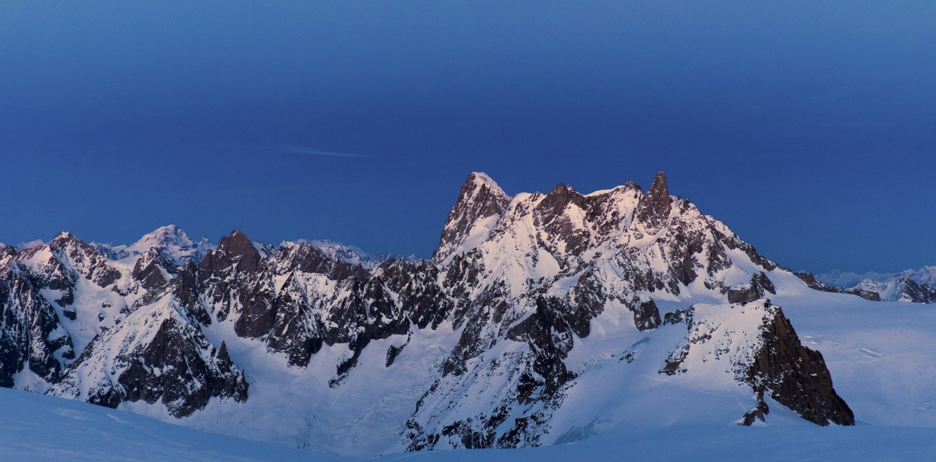 Vallee Blanche with overnight at the Cosmiques hut | Chamonix Guides